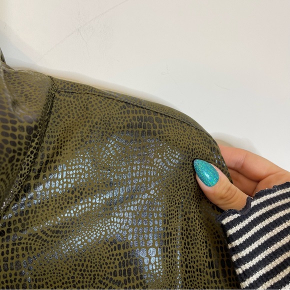 VALENTINA Green and Black Shiny Snakeskin Print Polyester Zip Front Jacket O/S - Picture 5 of 6